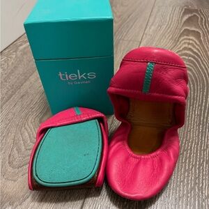 Foldable flats